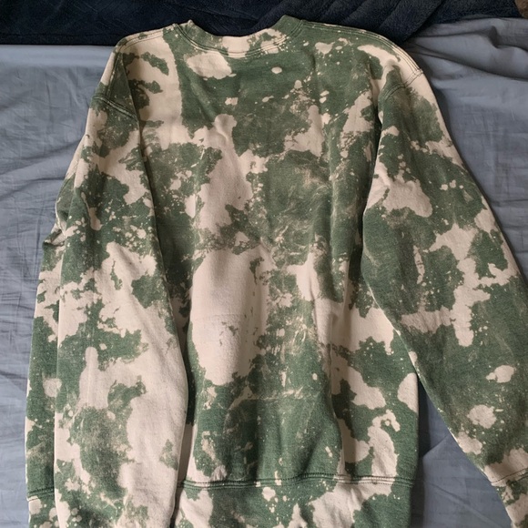 Reverse bleached Christmas sweatshirt - Picture 2 of 3